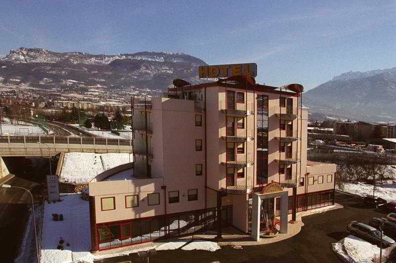 Hotel Sporting Trento Exterior photo
